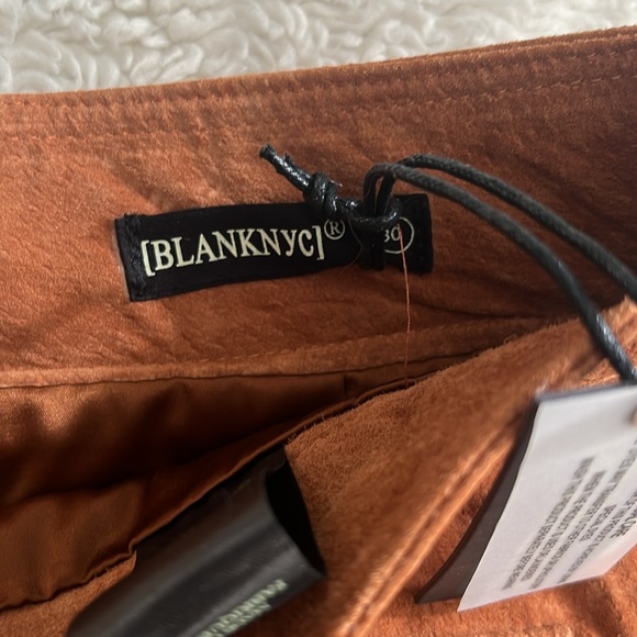 Blanknyc Real Suede Skirt- size 30 but fits like a 27/28 - Picture 3 of 6